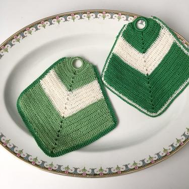 Green and cream vintage crocheted potholders - vintage kitchen 