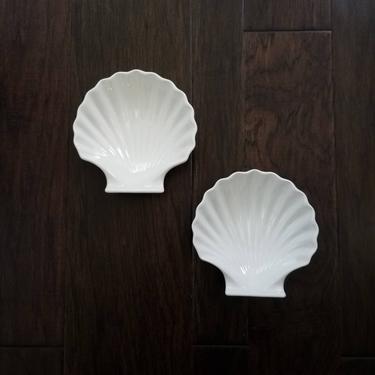 Vintage Shell Bowl Set / Two Sea Shell Bowls / Appetizer Salad Plate / Catch All Jewelry Dish / Made in Japan / Retro 1970s Beach Home Decor 