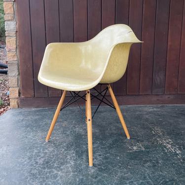 A CRACKED 1950s Eames DAX Parchment Rope Edge Herman Miller Mid-Century Vintage Charles+Ray 