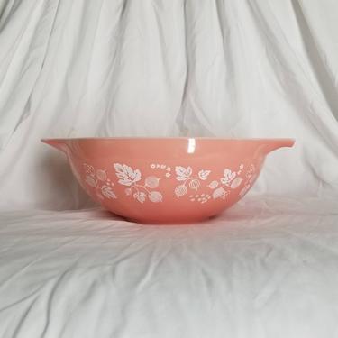 Vintage Pyrex Pink Gooseberry Bowl / Pyrex Cinderella Mixing Bowl 444 / White on Pink 1 Quart Nesting Bowl / 1950s 1960s Vintage Kitchenware 
