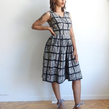 Vintage 50s Black and White Cotton Fit and Flare Dress/ 1950s Sleeveless Summer Dress with pockets/ Graphic Print/ Size Medium 