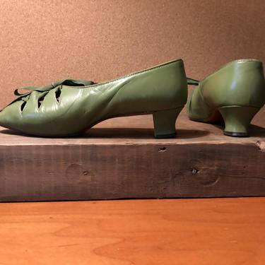 1940s vintage heels shoes Capezio green French heel ribbon laces dance 5.5 