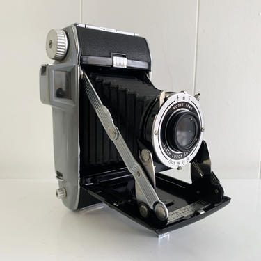 Vintage Kodak Tourist Folding Camera 1940s 1950s 620 Film Made in the USA Kodet Lens Flash Kodon Shutter Bellows Photography Photographer 