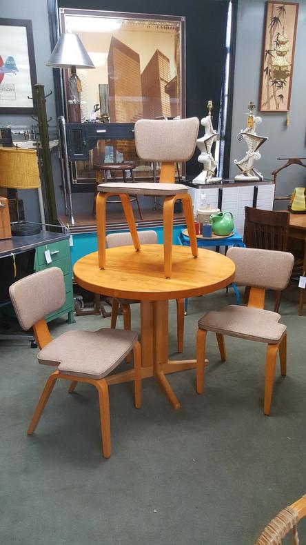 Set of 4 bent plywood maple chairs with original upholstery by Thonet