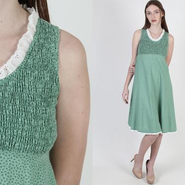 Green Floral Midi Dress / 1970s Smocked Apron Style Dress / Vintage 70s Tiny Calico Porch Dress / Boho Peasant Ivory Floral Midi Dress 