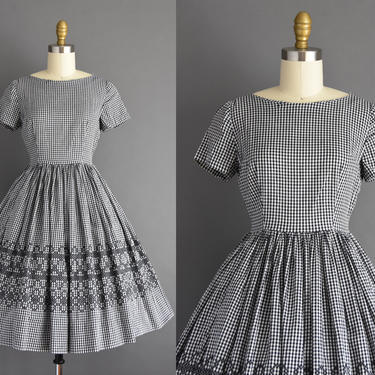 vintage 1950s dress - Size XS - Black and white gingham print cotton short sleeve full skirt day dress - 50s dress 
