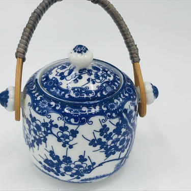 Vintage Blue and White floral Asian style  Sugar Bowl with Straw handle- Nice Condition 