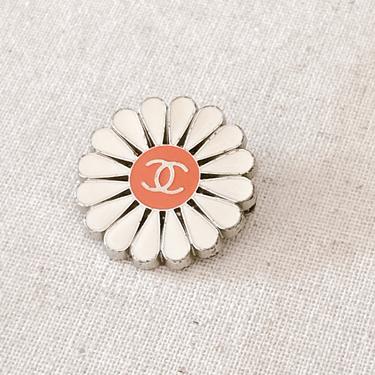 Vintage CHANEL Paris CC Logo DAISY Flower White Pink Pin Jewelry Brooch 