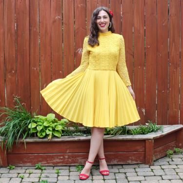Vintage 1970s Yellow Lace Dress - High Neck Long Sleeve Party Dress Pleated Skirt - M 