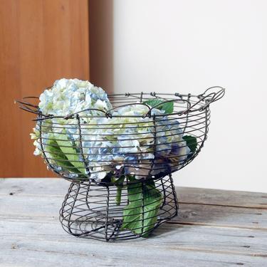 Vintage French wire pedestal basket / round wire flower egg basket / vintage wire basket / French cottage farmhouse / rustic metal basket 