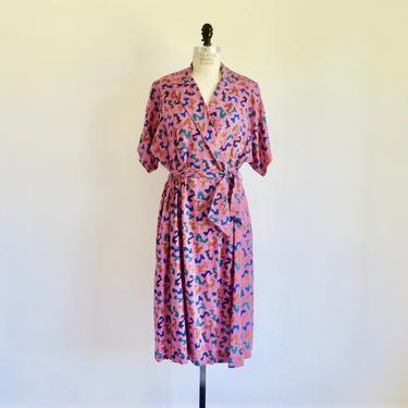 Vintage 1940's Pink Magenta Abstract Rayon Print Wrap Day Dress Kimono Style WW2 Era Old Pattern Reproduction up to 34&quot; Waist Medium Large 