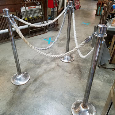 Set of 3 Stanchions with Rope