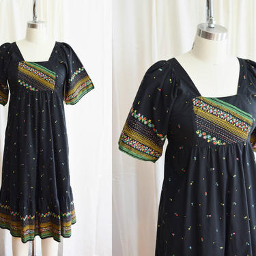 1970s Tulip Print Dress by Mindy Malone | Empire Tie Waist Novelty Print Dress | Flutter Sleeves 