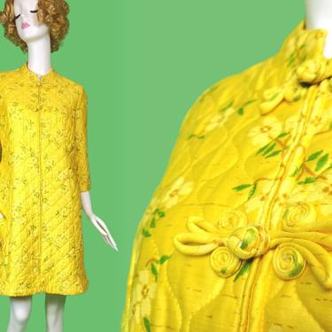 Deadstock 1960's house robe. Swanky mod loungewear. Quilted vintage house coat. Yellow floral. By Evelyn Pearson. (Size S/M) 