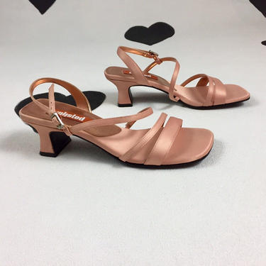 90's peach satin strappy square kitten heels 1990's chunky minimal pink flared 2 inch wide heel prom sandals Unlisted Kenneth Cole shoes 7.5 
