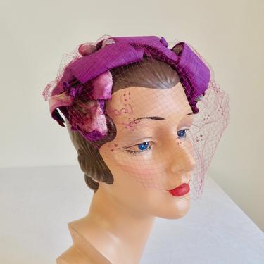 Vintage 1950&#39;s Purple Plum Fascinator Mini Hat with Veil Velvet Rose Flowers and Petals 50&#39;s Millinery 
