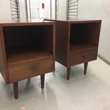 #496: RESERVED TILL 3/9 Pair of Mid Century Nightstands