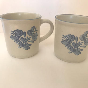 Pfaltzgraff YORKTOWNE Pair of Mugs-Great Condition- 10 ounces 