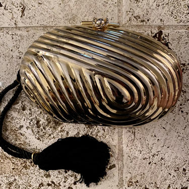 Vintage Gold Metal Clamshell Clutch Wrist purse Germaine Montpelier 