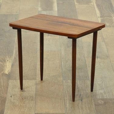 Mid Century Modern Small Tapered Leg End Table 