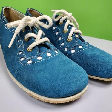 1960s mod lace-up shoes. Blue suede vintage bowling shoes. (Size 6.5) 