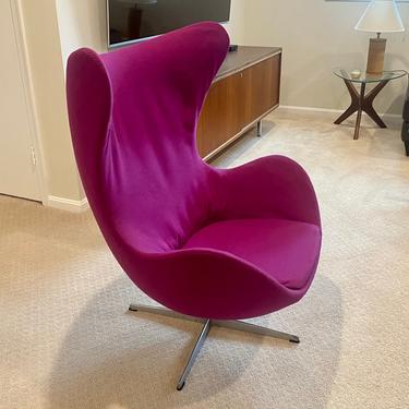 Original Vintage Arne Jacobsen Egg Easy Chair Purple Model 3316 