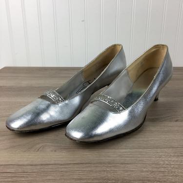 Silver metallic pumps - Sears Fashions - size 9AA - 1960s fashion 