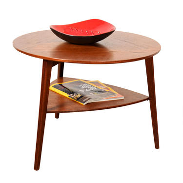 Danish Modern Teak Round Coffee | Accent Table w: Shelf