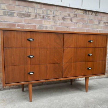 Free Shipping Within US - Vintage Mid Century Modern Bed room Dresser or Credenza 
