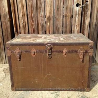 Old trunk with fitted drawer #vintage #petworth