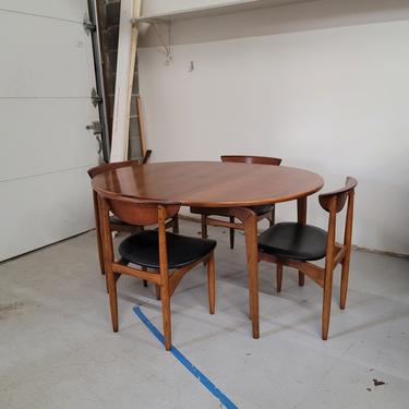 Lane Perception Dining Table and 4 Chairs