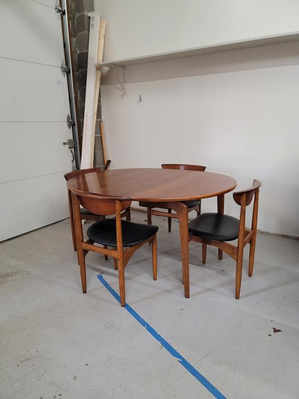 Lane Perception Dining Table and 4 Chairs