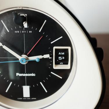 Mid Century Panasonic Alarm Clock Radio - 1969 Space Age, Made in Japan, Model RC-1091, Two Tone White and Black Model 
