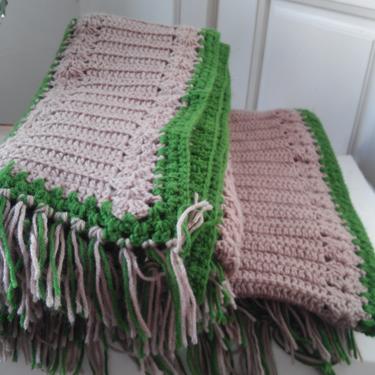 VINTAGE Hand Crocheted Throw//  Tan and Green Bed or Chair Throw  