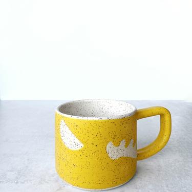 Short Abstract Shape Cutouts Mug in Mustard Yellow 