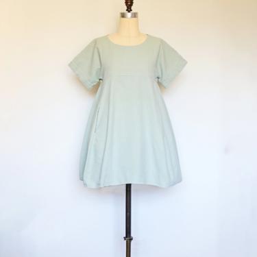 WEEKEND Dress - loose wide fit cotton linen dress in light mint green. Trapeze flowy shift dress with pockets 