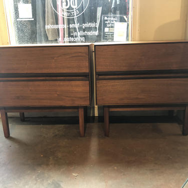 Pair of Mid Century Nightstands / End Tables 