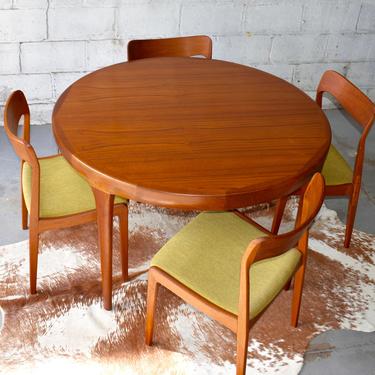 Mid Century Walnut DINING TABLE by Folke Ohlsson for DUX, Sweden 