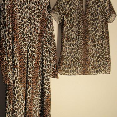 Vintage 50s 60s Vanity Fair Animal Print Blouse PJ Lounging Top and 60s Tent Lounge Robe 