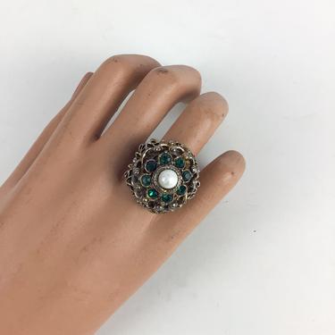 Vintage 50s ring | Vintage green rhinestone cocktail ring | 1950s costume jewelry ring 
