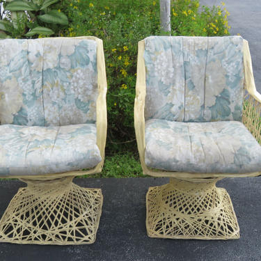 Mid Century Modern Indoor Patio Outdoor Spun Fiberglass Pair of Side Chairs 1620