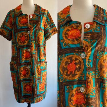 ARTY 1960's Vintage HOUSE DRESS Robe Duster / Big Pockets+ Back Sash / Colorful Silkscreen Tiki Batik Style Pattern 