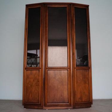 Gorgeous Mid-Century Modern China Cabinet Hutch in Walnut by Stanley Furniture 