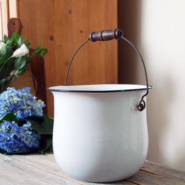 Vintage white enamelware bucket  / white enamel pail / compost bucket / farmhouse decor / rustic pail / metal bucket / enamel planter 