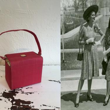 Their Trip To Washington - Vintage 1940s Coral Pink Salmon Peau de Soie Box Handbag 