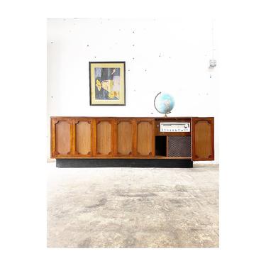 Mid Century Modern TV Media Console with Speakers 