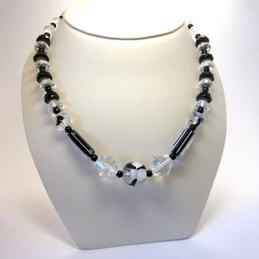 True Vintage Art Deco Black and White Glass Bead Faceted Geometric Fun Flapper Girl Vintage Choker Necklace 