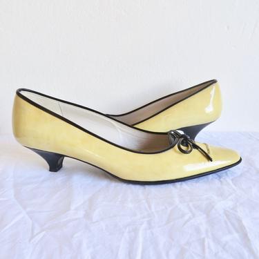 Vintage Size 8 1960's Mod Style Style Yellow Patent Leather Kitten Heel Pumps Pointy Toes Black Bow and Piping Trim Via Spiga Made in Italy 