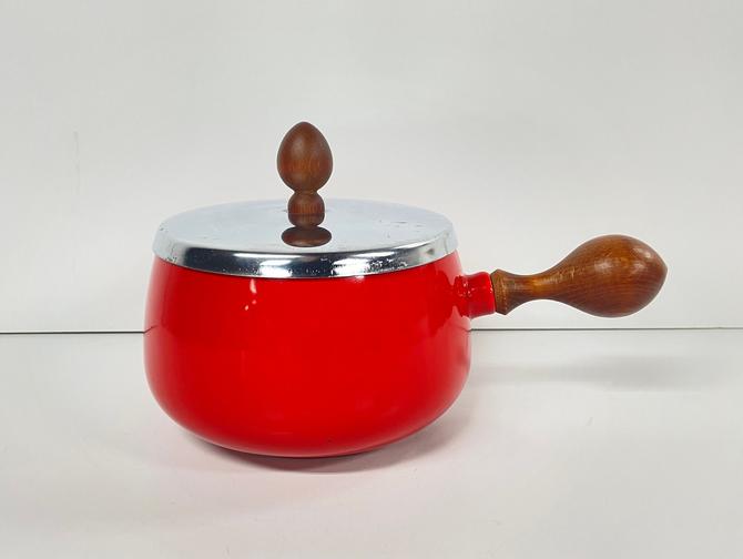 Vintage Red Enamel Cookware / Gail Craft / Fondue Pot / Lidded / Wood Handle / FREE SHIPPING 