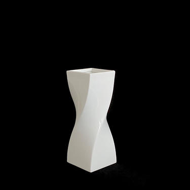 Vintage 1980s 1990s Modernist Art Pottery Ceramic Vase in White Glaze with Twisted TWIST Design for Mikasa Japan Post Modern Laslo Uglow 